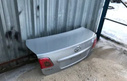 Крышка багажника для Toyota Avensis на фотографиях