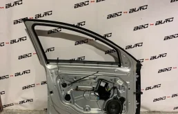 Дверь передняя левая для Volvo S40 2006 года на фотографиях