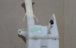 бачок омывателя лобового стекла (85315-12450) для Toyota Corolla E120 Седан (JDM) 2000-2006