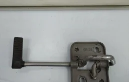 Замок капота для Skoda Rapid 2024 года на фотографиях