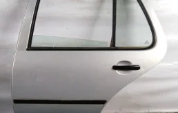 Дверь VOLKSWAGEN GOLF 4 1998- задняя левая серебро Б/У GOLF 4(1998-2004)