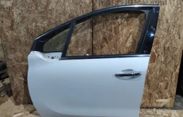 Дверь Peugeot 208 2015 CC