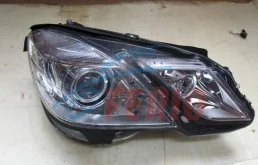 Фара правая для Mercedes-Benz E class на фотографиях