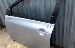 Дверь передняя левая для Toyota Corolla 2012 года на фотографиях