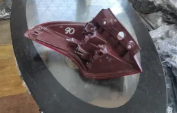 Фонарь внешний правый для Toyota RAV4 на фотографиях