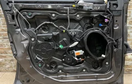 Дверь передняя левая для Jeep Grand Cherokee 2016 года на фотографиях