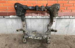 Подрамник двигателя для Honda Accord 2004 года на фотографиях