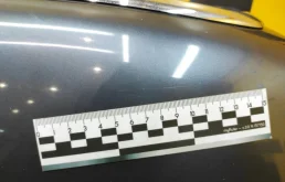 Капот для BMW 7er 2001 года на фотографиях