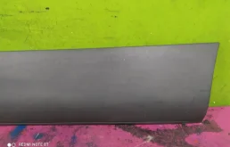 Молдинг двери задний левый для Audi Q7 2010 года на фотографиях