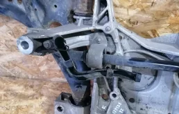 Кронштейн рычага подвески AUDI A3, SKODA OCTAVIA 1Z, VOLKSWAGEN GOLF 5/5+6, JETTA 5, CADDY, TOURAN 2004- правый б/у A3(2004-2013);OCTAVIA 1Z(2004-2012);GOLF 5(2004-2009);GOLF 5+(2005-2014);JETTA 5(2005-2009)