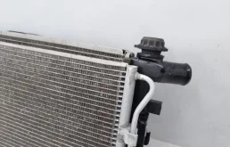 Кассета радиаторов для Hyundai Solaris 2013 года на фотографиях