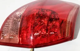 Фонарь левый для Toyota RAV4 на фотографиях