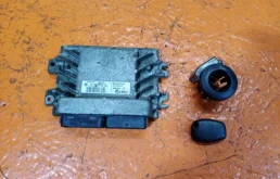 Блок управления двигателем для Renault Logan на фотографиях