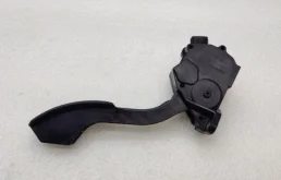 Электронная педаль газа для Toyota RAV4 на фотографиях