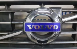 Решетка радиатора для Volvo S60 2015 года на фотографиях