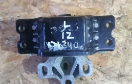 Подушка, опора коробки передач AUDI A3, SKODA OCTAVIA 1Z, VOLKSWAGEN GOLF 5/5+/6, JETTA 5/6, PASSAT B6/B7/CC, CADDY, TOURAN, TIGUAN 2,0 2004- левая плоская три б/у A3(2004-2013);OCTAVIA 1Z(2004-2012);GOLF 5(2004-2009);GOLF 5+(2005-2014);JETTA 5(2005-2009)