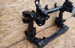 Подрамник двигателя для Mitsubishi Pajero 2007 года на фотографиях