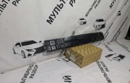 Усилитель переднего бампера для Toyota Corolla 2016 года на фотографиях