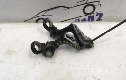 кронштейн двери Ford Focus 2006 CB4 HXDB 1.6L Duratec-16V