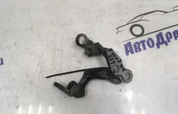 кронштейн двери Ford Focus 2007 CB4 AODA 2.0L Duratec-HE (145PS)