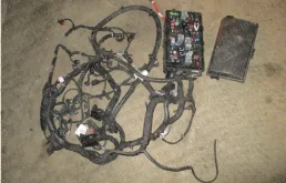 Блок предохранителей под капотом в сборе для Chevrolet Cruze 1 J300 Хэтчбек 2009-2015