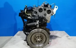 Двигатель без навесного для Ford Kuga 2010 года на фотографиях