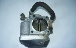 Дроссельная заслонка для Opel Zafira 2015 года на фотографиях