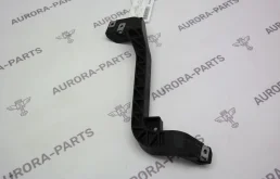 Кронштейн переднего бампера правый для Mercedes-Benz GL class 2015 года на фотографиях