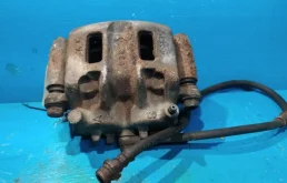 Суппорт передний левый (MR510537) для Mitsubishi Pajero V70 5dr 1999-2006