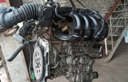 Двигатель без навесного для Nissan X-Trail 2002 года на фотографиях