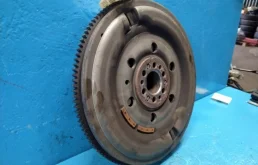 Маховик для Nissan X-Trail 2006 года на фотографиях