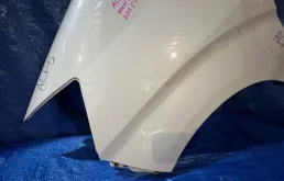 Крылья для Toyota Alphard 2005 года на фотографиях