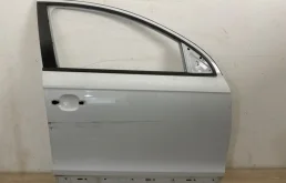 Дверь передняя правая для Audi Q7 2009 года на фотографиях