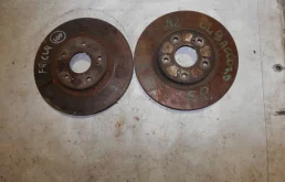 Диски тормозные передние (комплект) для Honda Accord 2003 года на фотографиях