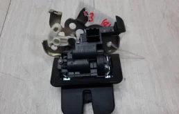 Замок багажника для Skoda Rapid 2014 года на фотографиях