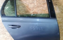 Стекло двери VOLKSWAGEN GOLF 6 2009- заднее правое б/у GOLF 6(2009-2013)