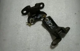 Петля двери передней левой верхняя для Toyota Corolla на фотографиях