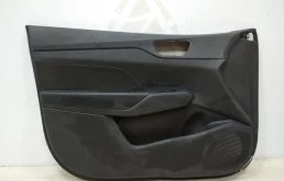 Обшивка двери передняя левая для Hyundai Solaris 2019 года на фотографиях