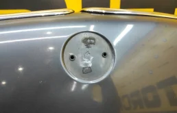 Капот для BMW 7er 2001 года на фотографиях