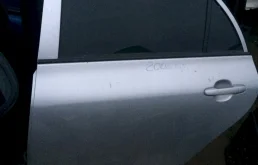 Дверь задняя левая для Toyota Corolla 2009 года на фотографиях