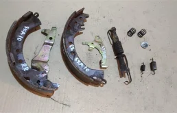 Трос ручника правый для Toyota RAV4 на фотографиях