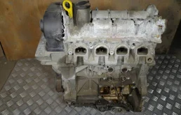 Двигатель без навесного для Volkswagen Polo 2018 года на фотографиях