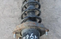 Стойка амортизационная (в сборе) задняя правая для Toyota Avensis Седан T220 1997-2003