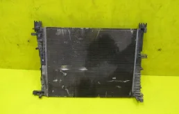 Радиатор охлаждения ДВС для Renault Sandero 2018 года на фотографиях