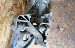 Кронштейн рычага подвески AUDI A3, SKODA OCTAVIA 1Z, VOLKSWAGEN GOLF 5/5+6, JETTA 5, CADDY, TOURAN 2004- левый б/у A3(2004-2013);OCTAVIA 1Z(2004-2012);GOLF 5(2004-2009);GOLF 5+(2005-2014);JETTA 5(2005-2009)