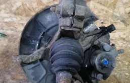 Кулак поворотный AUDI A3, SKODA OCTAVIA 1Z, VOLKSWAGEN GOLF 5, JETTA 5 2004- 3 болта с рогам лев б/у A3(2004-2013);OCTAVIA 1Z(2004-2012);GOLF 5(2004-2009);GOLF 5+(2005-2014);JETTA 5(2005-2009)