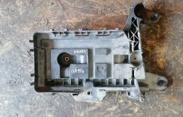 Площадка под АКБ аккумулятор AUDI A3, SKODA OCTAVIA 1Z, VOLKSWAGEN GOLF 5/6/5+, JETTA 5/6, PASSAT B6/7/CC, CADDY, TOURAN, TIGUAN 2004- б/у A3(2004-2013);OCTAVIA 1Z(2004-2012);GOLF 5(2004-2009);PASSAT B6(2005-2010)