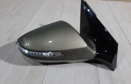 Стекла и зеркала для Hyundai i40 2011 года на фотографиях