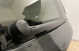 Поводок стеклоочистителя задний для Audi Q7 на фотографиях