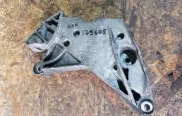 Кронштейн двигателя AUDI A3, SKODA OCTAVIA 1Z, VOLKSWAGEN GOLF 5/5+/6, JETTA 5/6, PASSAT B6/B7/CC, TIGUAN 1,8 CDAA 2008- правый б/у A3(2004-2013);OCTAVIA 1Z(2004-2012);GOLF 5(2004-2009);GOLF 5+(2005-2014);JETTA 5(2005-2009)